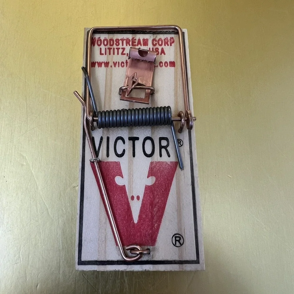Victor Easy Set Small Reusable Mouse Snap Trap Pre-Baited Indoor/Outdoor Use 6pk